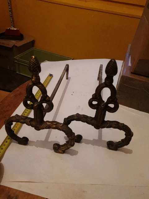 Paire de chenets anciens en bronze doré et fer forgé – style