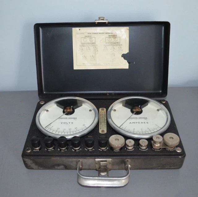 Ancien Testeur De Batterie En Bakélite, Bois Et Métal - Ampèremètre Voltmètre Vintage