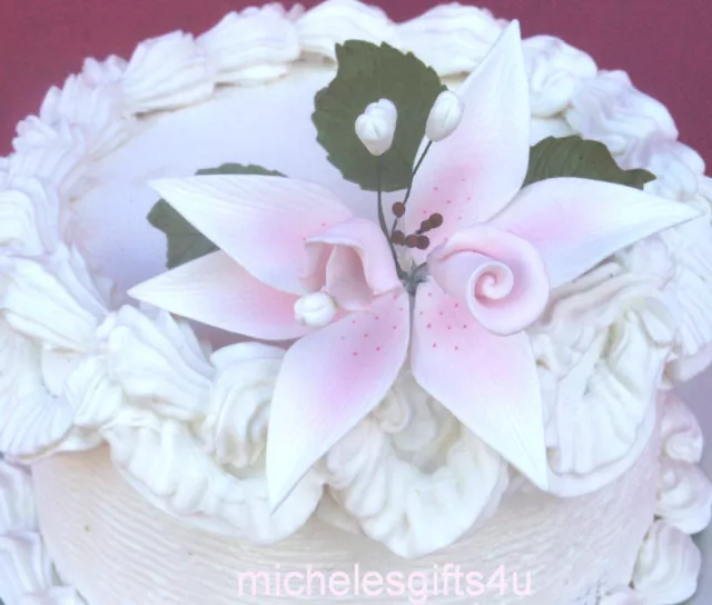 Pasta de goma de azúcar rosa lirio rosa y flores y hojas de guisante dulce para decorar pasteles Pasta de goma de azúcar rosa lirio rosa y flores y hojas de guisante dulce para decorar pasteles