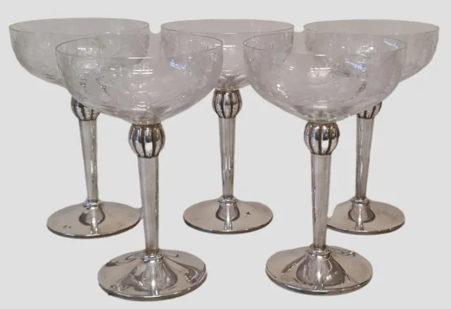 Ensemble De 5 Coupes A Champagne. Cristal Taille. Bases En Argent. Vers 1960