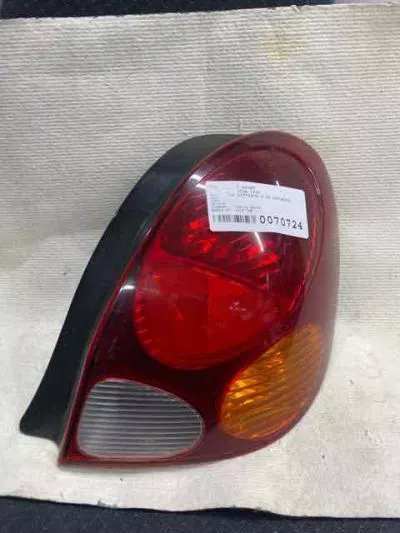 Toyota Corolla Ae112R 5D Liftback  4 Sp Automatic 1999 - Tail Light Right