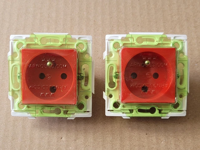 Legrand 077114 | Prise 2P+T à Détrompage Mosaic Avec Connexion Par Bornes %c3%a0 Vis 2 Modules   Rouge