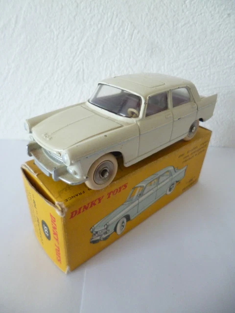 Authentique DINKY TOYS PEUGEOT 404 beige int noir ref 553 en boite d'origine