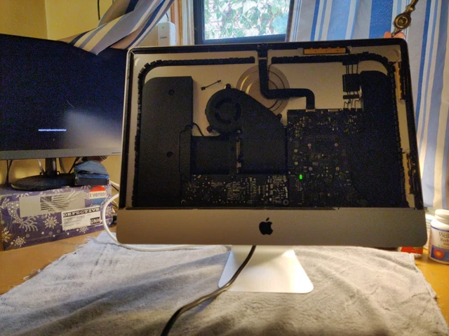 Apple iMac 21.5 A1418 Emc2805 2014 w/o Screen. Extra Cables Incuded