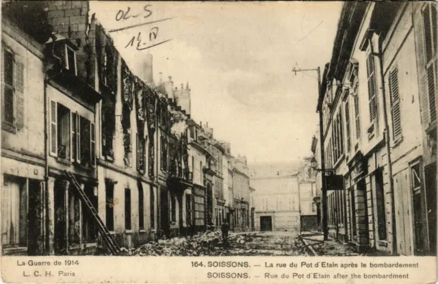 CPA MILITAIRE Soissons-La Rue du ot d'Etain aprés le bombardement (316093)