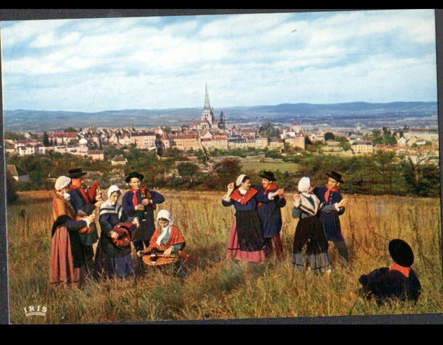 En MORVAN (58) FEMME & HOMME DANSEUR & MUSICIEN avec VIELLE cliché période 1980