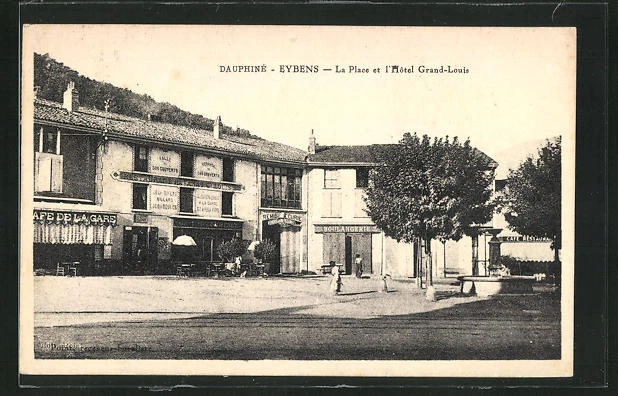 CPA Eybens, La Place et l´Hôtel Grand-Louis 1931