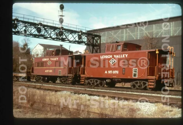 Duplicate Slide LV Lehigh Valley Cabooses A95076 & A95068