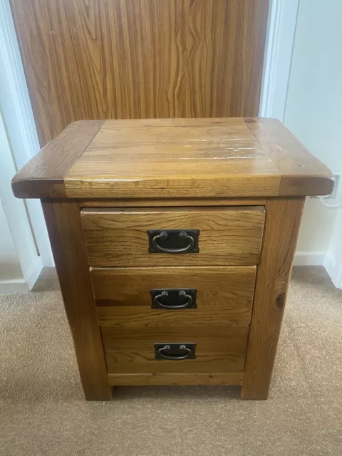 2x SOLID OAK WOOD BEDSIDE TABLE CABINETS