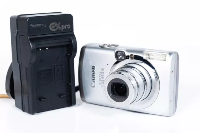 Canon IXUS 950 IS Vintage Compact Digital Camera 8.0MP 4x Optical Zoom