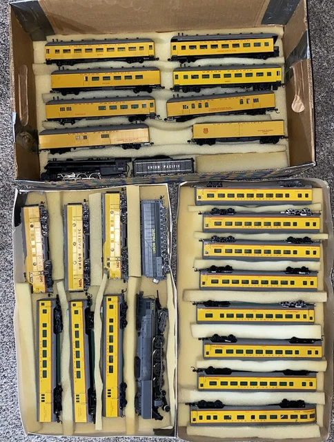 HO Rivarossi Union Pacific Locomotives and Cars Lot Gray #8444 #1467 F #4073