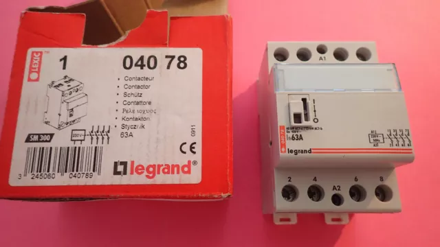 412553 Legrand - Contacteur jour nuit triphasé bobine 230V - 40A - contact  4NO - 3 modules