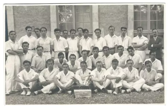 CPA 36 CHATEAUROUx, équipe de gymnastique avec le professeur M. Demaire, 1936