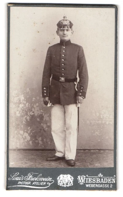 Fotografie Louis Frohwein, Wiesbaden, Webergasse 2, Portrait junger Soldat in U