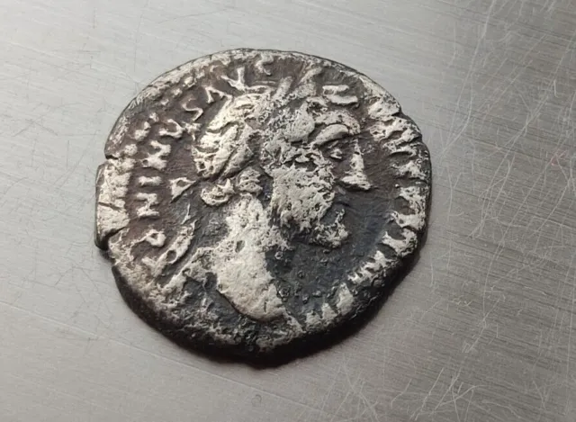 Moneta d'argento Denario Antonino Pio 138-161 d.C., manufatto dell'Impero Romano