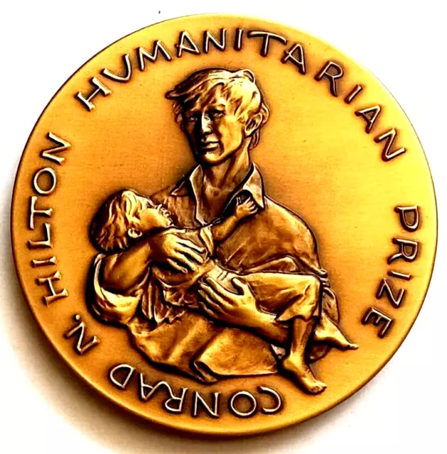 2009 Conrad N Hilton Humanitarian Prize Award Medallion Path RPI Easton MD 2.25"