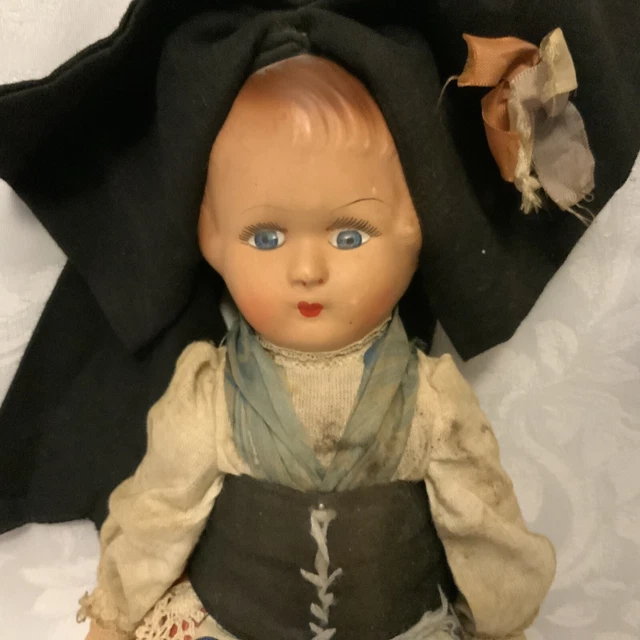 Poupée mignonette, tête porcelaine, corps articulé, H.23 cm