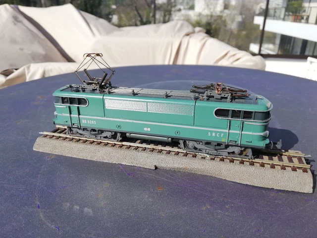 Locomotive électrique SNCF BB 8596, gris béton | Trains de rêve