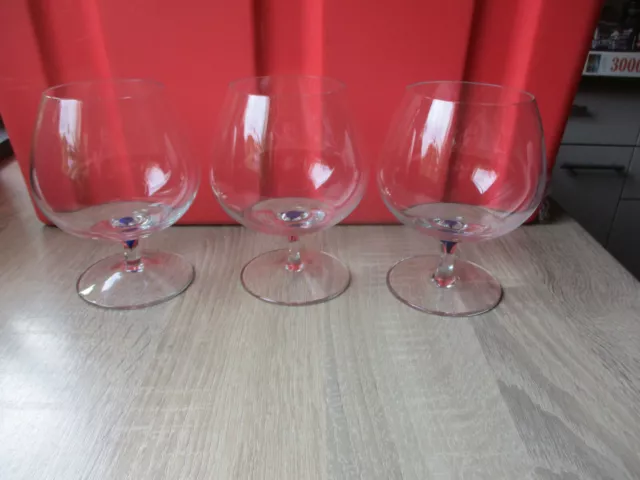 3  Cognac-Gläser mit blauem Punkt im Stiel
