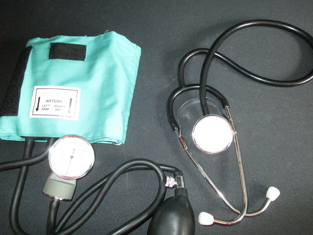 BLUTDRUCKMESSGERÄT SPYGMOMANOMETER mit Stethoskop, gebraucht