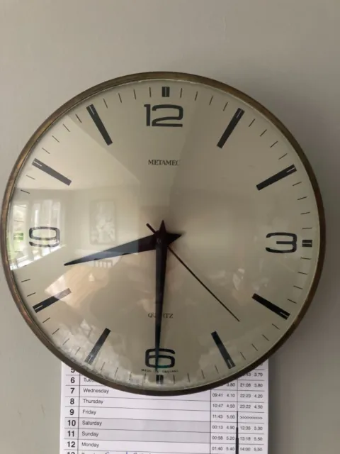 Vintage Metamec Quartz Battery Operated Wall Clock Metal Rim 8in 20cm diameter