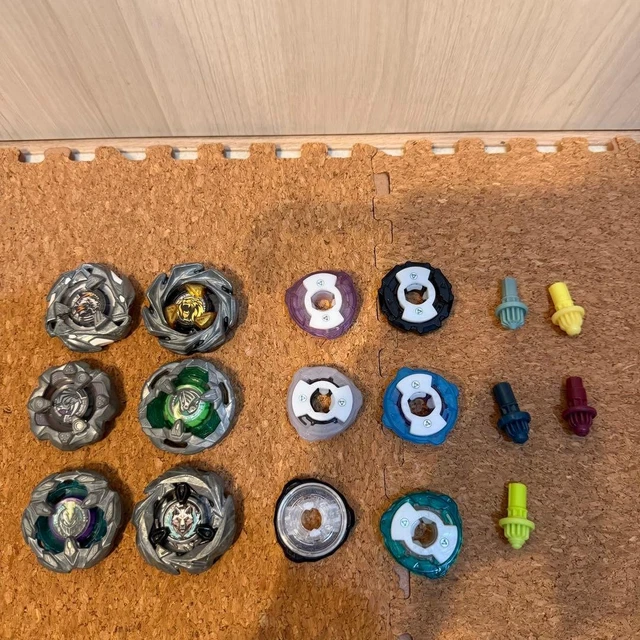 JUEGO DE PIEZAS Beyblade X 6 hojas 5 trinquetes 5 bits usado EUR 74,89 ...