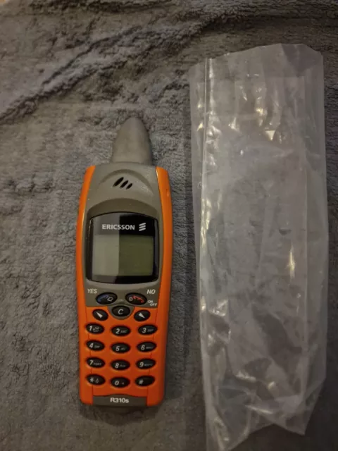 Brand new Ericsson R310s Shark Fin mobile without battery