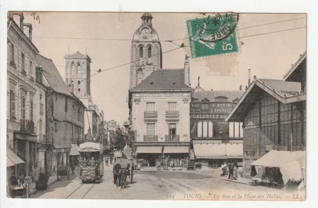 TOURS - Indre et Loire - CPA 37 - la rue et la Place des Halles - tramway