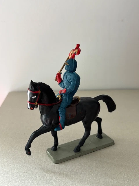 STARLUX / LE MOYEN AGE : CHEVALIER SUR CHEVAL AVEC ROBE TRES