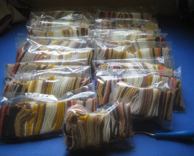 Lote de alfombras de gancho de pestillo precorte de hilo de colección de los años 70 de 2,5" hebras marrón óxido naranja 1,5 libras