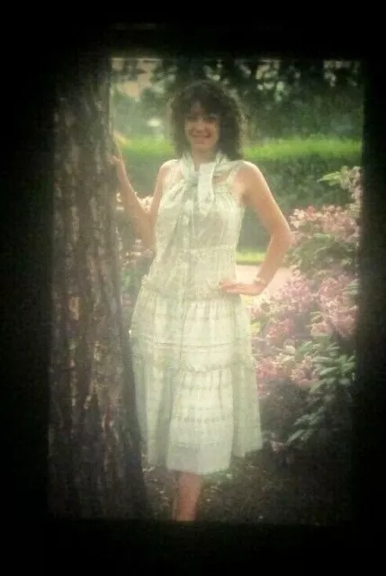 VINTAGE 1970's FASHION GLAMOUR HAIRSTYLE RETRO MODEL GARDEN 35mm colour slide
