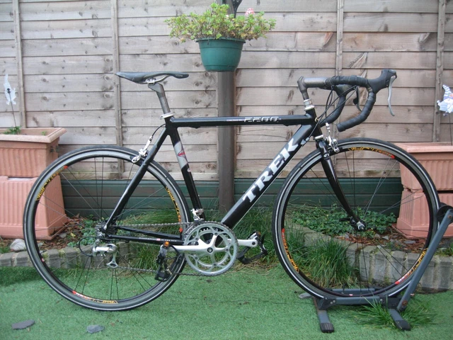 TREK ALPHA SL 2200 Road Bike. 700C. Carbon fork. 56cm. Shimano 105