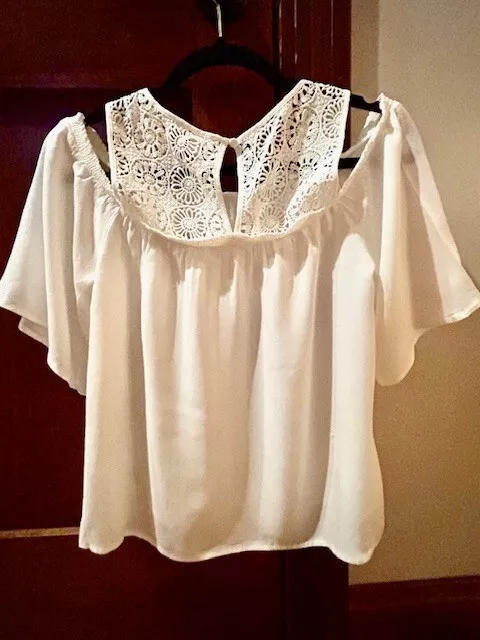 Ella Moss White Crochet Cold Shoulder Top Size Small EXCELLENT Condition! 3