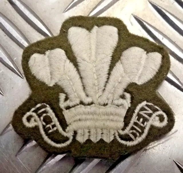 Genuine British No2 Army ICH DIEN Prince of Wales 3 Feathers Patch Badge Used
