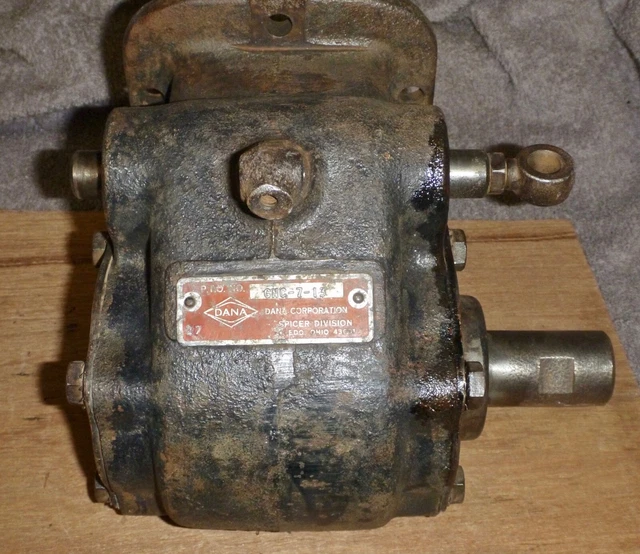 Vintage Dana Spicer PTO Power Take Off Unit 6 Bolt GNC-7-13, Teeth 24 M8R44/P130