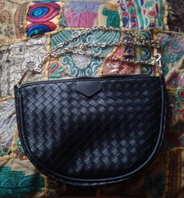 Borsa Pochette Ecopelle Nera Con Tracolla Catena