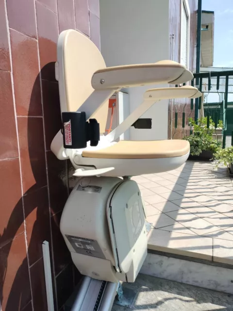 montascale acorn rettilineo disabili