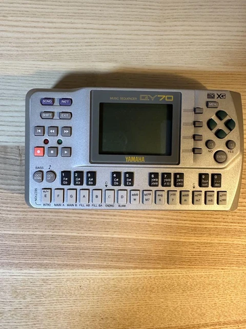 YAMAHA QY70 XG MIDI Music Digital Sequencer Samplers Rhythm machine