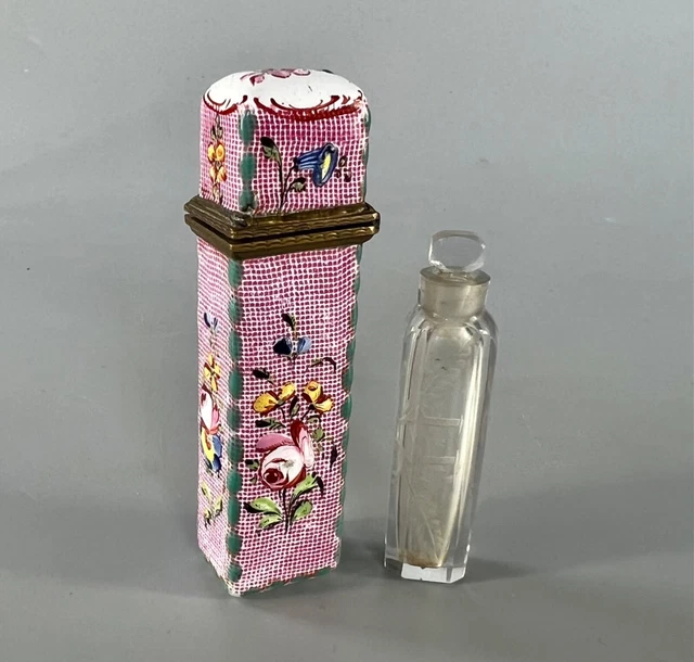 Una scatola profumata rara e grande tipo Bilston c.1780 con bottiglia originale