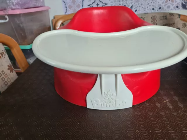Bumbo seat with tray ( NO STRAPS )- good condition