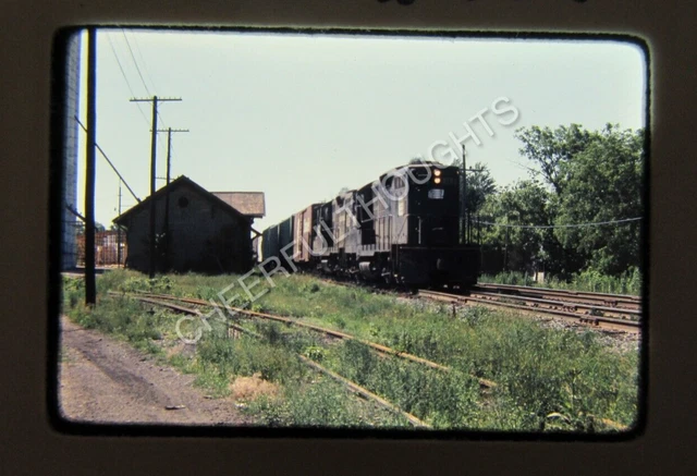 Original '76 Ektachrome Slide PC Penn Central 7151 GP9 FW2 action     36N36