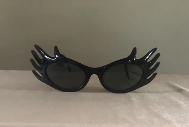 Vintage 1980s Crazy Bat Wing Cat Eye Sunglasses Unusual Punk Rock
