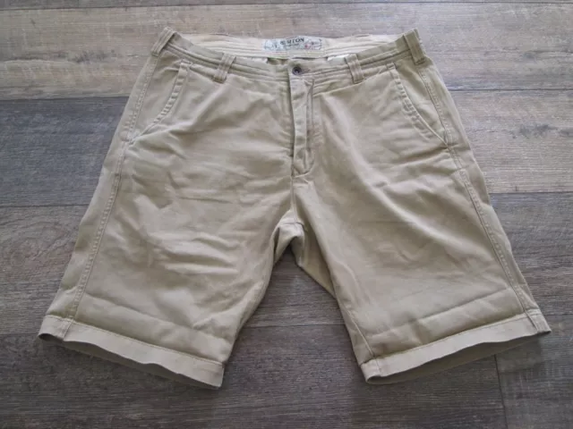 Men's BURTON beige chino shorts sz. 31 (meas. 33x10)