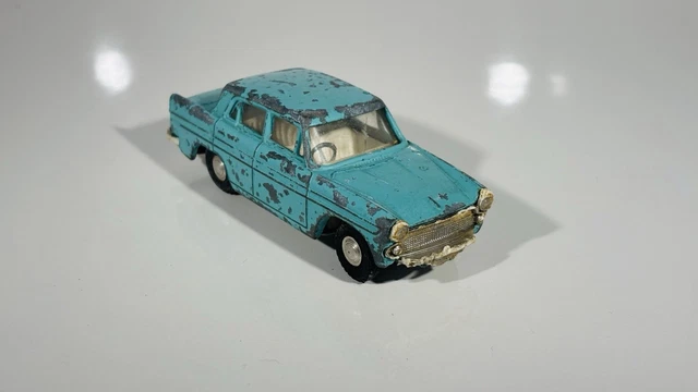 TRI-ANG SPOT-ON #184 1/42 Scale Austin A60 Cambridge - Blue £21.49