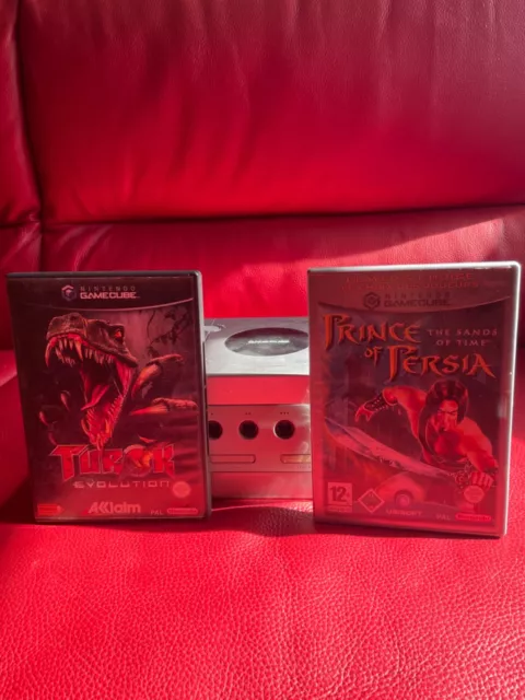 gamecube nue avec deux jeux : turok et prince of persia the sands of time