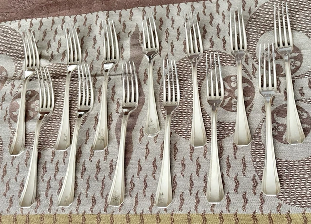 CHRISTOFLE MODELE BOREAL 12 Grands Fourchett Art Deco En Metal Argente