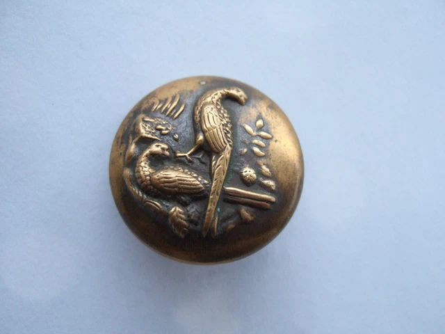 Mercerie ancienne- Bouton bombé en laiton - Vénerie - Faisans  2,5 cm