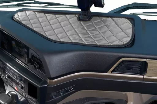 Tappetino centrale cruscotto in Ecopelle Grigia per new MAN TGX dal 2021
