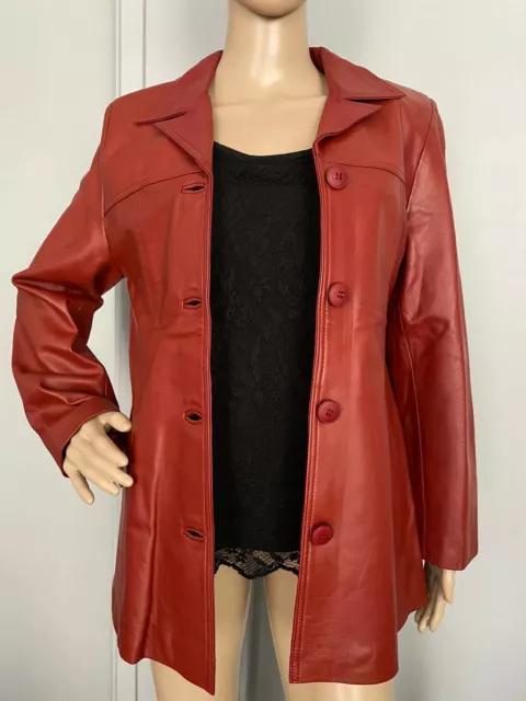 Veste en cuir rouge 4 boutons    .  taille 40