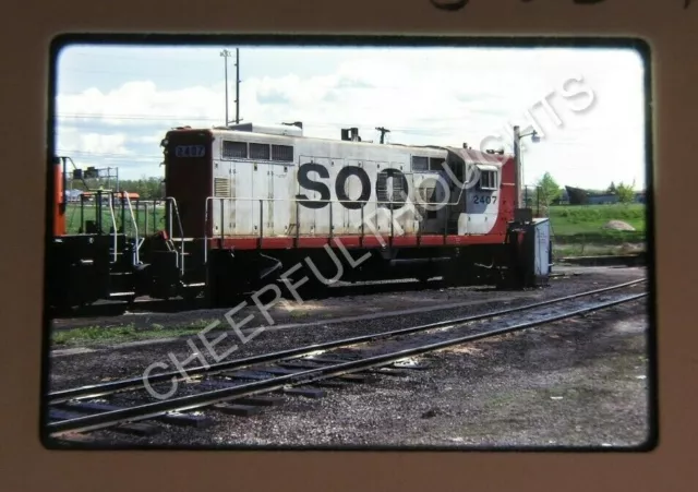 Original '85 Kodachrome Slide SOO Line 2407 GP9 SOO       29H1